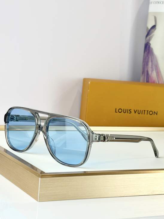 Picture of Louis Vuitton Sunglasses _SKUfw81854720fw